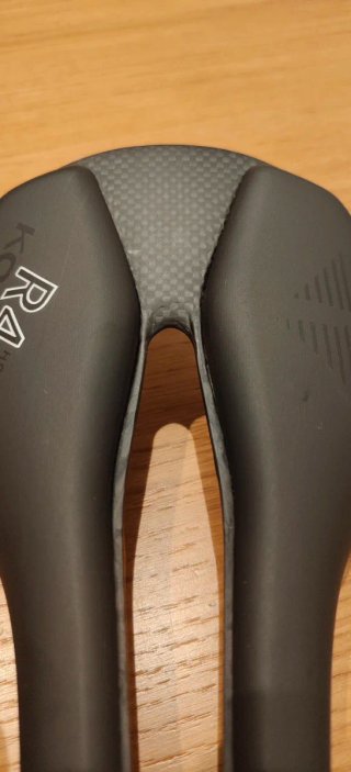 Sillín de carbono R4