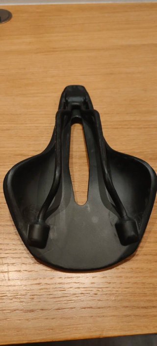 Sillín de carbono R4
