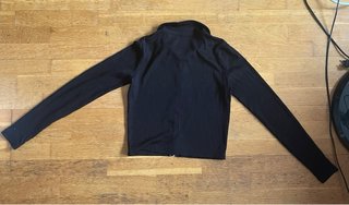 Camiseta top Stradivarius negra cremallera