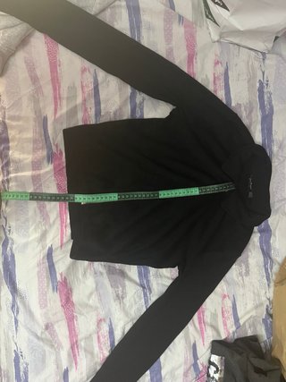 Camiseta top Stradivarius negra cremallera