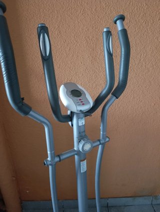 Bicicleta Elíptica Gris y Blanca