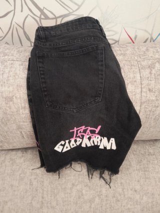 Pantalón vaquero negro desgastado