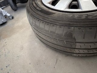 Rueda Hankook con tapacubos VW