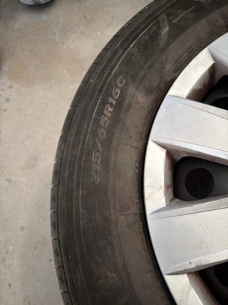 Rueda Hankook con tapacubos VW