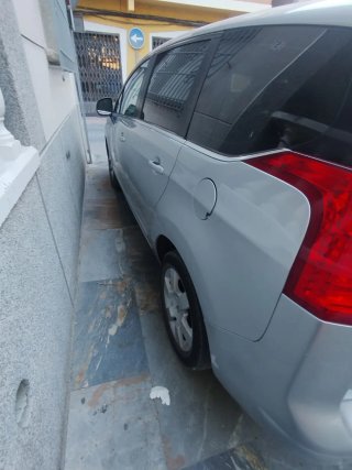 Peugeot e-5008 2010