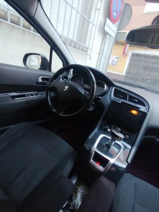 Peugeot e-5008 2010
