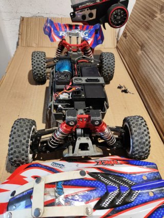 Coche RC Wltoys escala 1/12