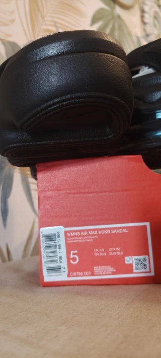 Nike Koko Sandalias Talla 35.5 Nuevas