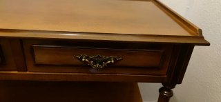 Mesa entradita de madera