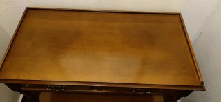 Mesa entradita de madera