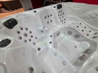 Jacuzzi SEMINUEVO con TAPA y ESCALERA + GARANTIA
