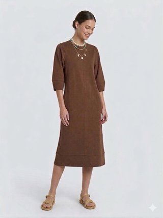 Vestido marrón de manga 3/4
