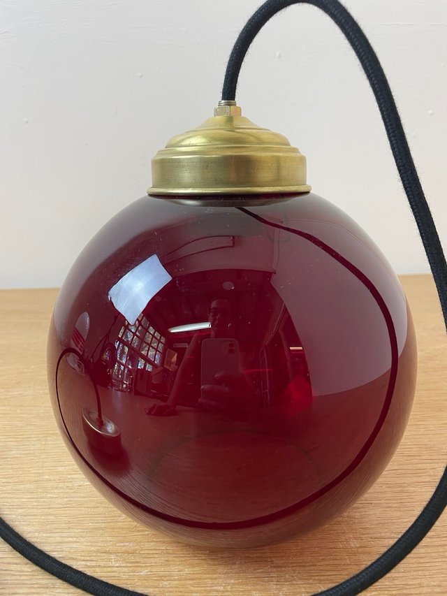 Lámpara vintage de cristal rojo granatoso