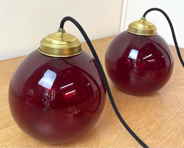 Lámpara vintage de cristal rojo granatoso