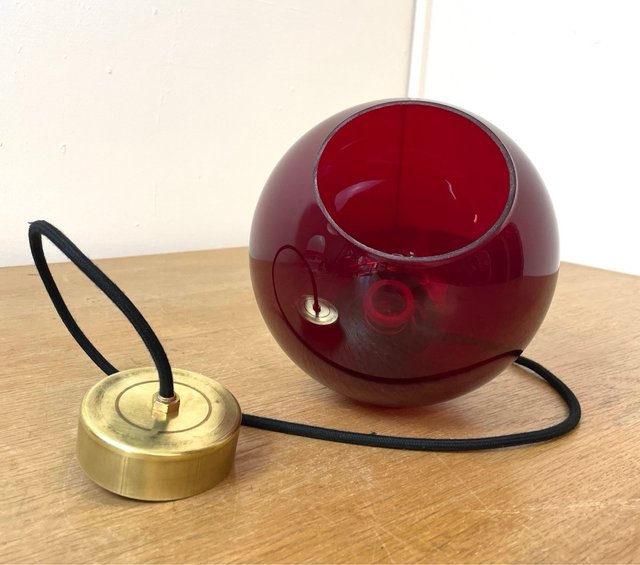 Lámpara vintage de cristal rojo granatoso