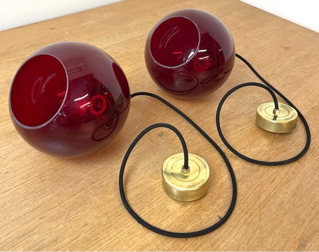 Lámpara vintage de cristal rojo granatoso