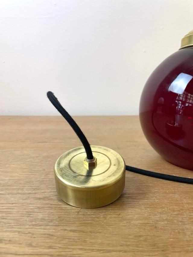 Lámpara vintage de cristal rojo granatoso