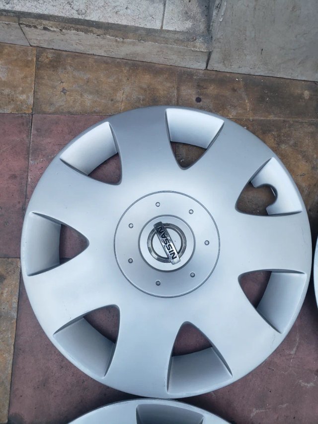 4 Tapacubos Nissan R16