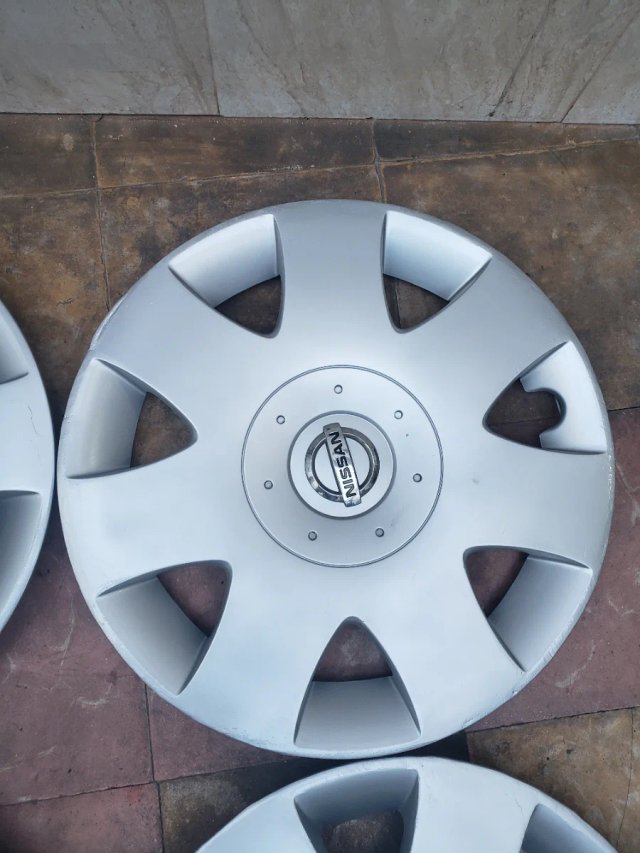 4 Tapacubos Nissan R16