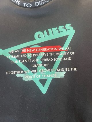 Sudadera Guess Negra con Mensaje Here to Discover