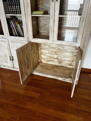 Vitrina de madera y cristal