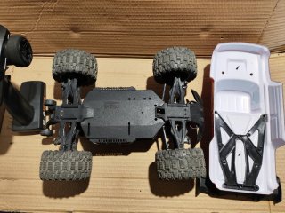 Coche RC Todoterreno Rojo escala 1/14