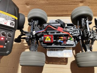 Coche RC Todoterreno Rojo escala 1/14