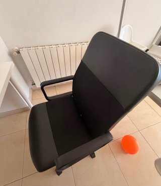Silla de oficina negra