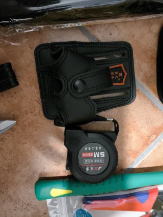 Herramientas electricista: alicates, tijeras, mart