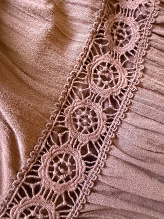 Vestido largo marrón con encaje