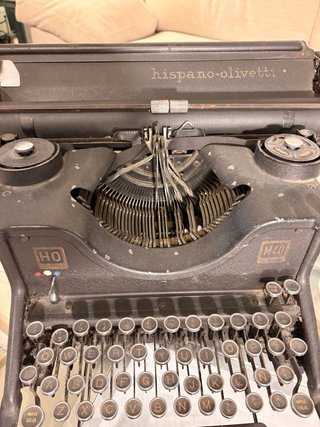 Máquina de escribir Hispano-Olivetti