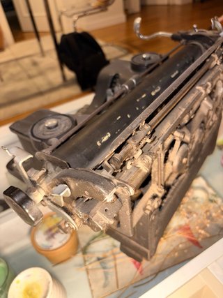 Máquina de escribir Hispano-Olivetti