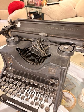 Máquina de escribir Hispano-Olivetti