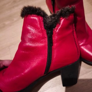 Botines rojos con pelo