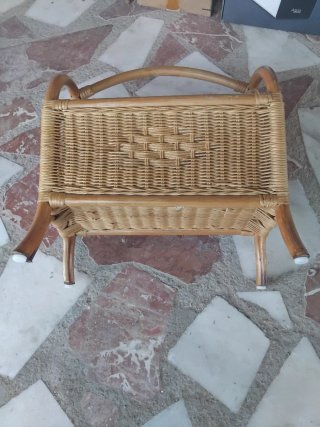 Revistero de ratán y mimbre