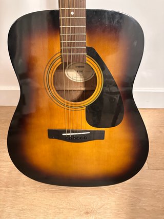 Guitarra acústica Yamaha con funda. Casi nueva!!!