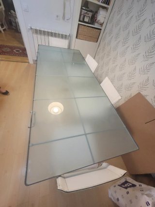 Mesa de comedor Ikea cristal y metal