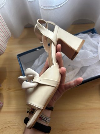 Sandalias Marypaz crema Talla 39 con etiqueta