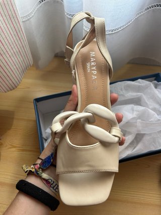 Sandalias Marypaz crema Talla 39 con etiqueta