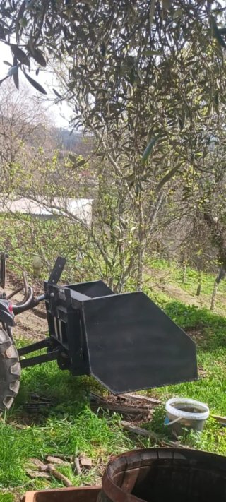 Caixon .Cazo trasero para tractor