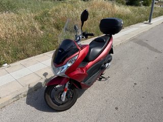 Honda PCX 125 Roja - Moto Maxi Scooter