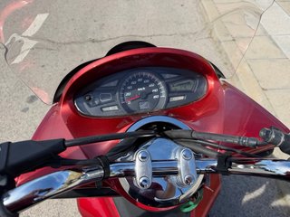 Honda PCX 125 Roja - Moto Maxi Scooter