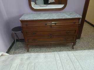 Se regala cómoda vintage.