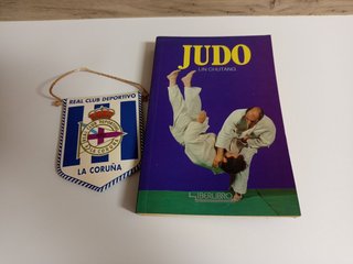 Lote Libro Judo (Lin Chutang) + Banderín Depor