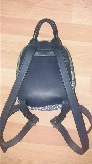 Mochila pequeña de ante de Parfois