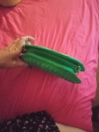 Bolso de mano verde beso