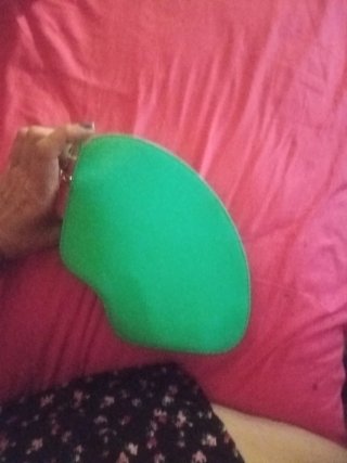 Bolso de mano verde beso