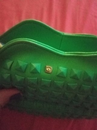 Bolso de mano verde beso