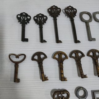 Lote 28 Chiavi Antiche in Ottone per Decorazione Steampunk