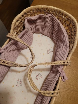 Moisés mimbre para muñeca con funda